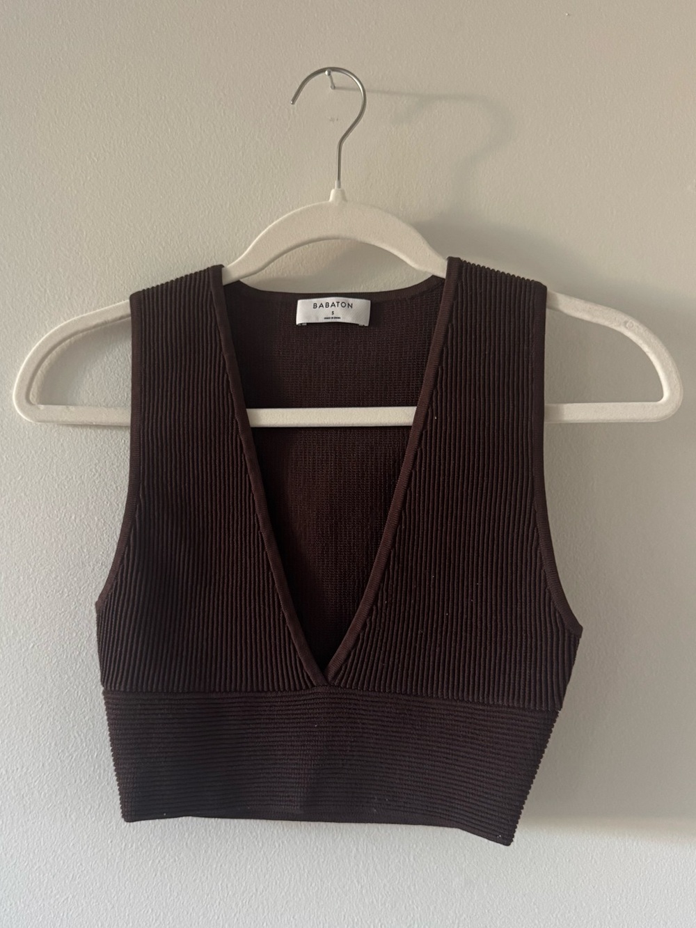 Babaton Aritzia Ribbed V-Neck Cropped Tank Top - Dark Brown